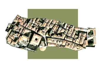 Pienza, Italy overlaid on the outline of a Mormon Block